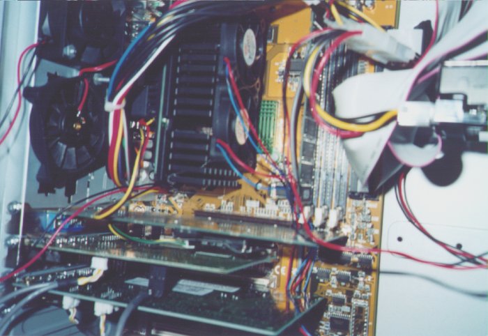 Insidecpu.jpg (68942 bytes)